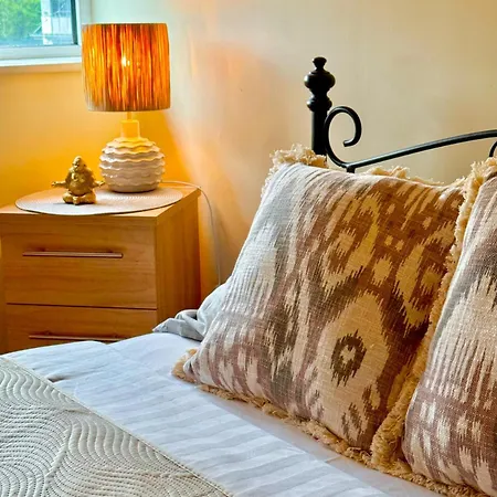 Heron Gate Comfort, Park And Pillow ホームステイ